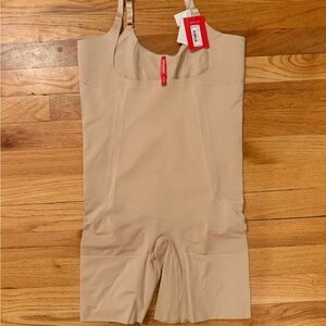 SPANXsculpt™ OnCore Open-Bust Mid-Thigh Bodysuit